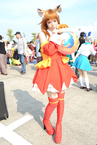 美军F-16战机与民用飞机相撞后坠毁 战机飞行员弹出【半岛(中国)】